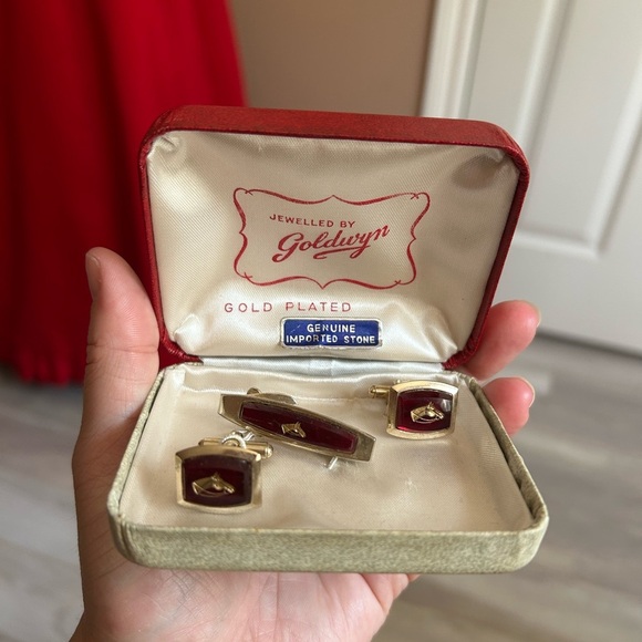 VINTAGE Goldwyn Gold Plated Cufflinks and Tie Clip Set featuring horse 🐴 - Picture 1 of 6